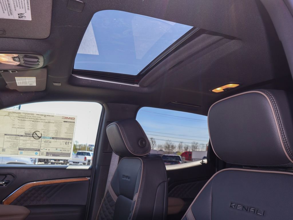 New 2026 GMC Canyon Denali image 8