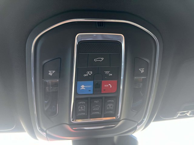 Used 2025 Jeep Grand Cherokee L Limited image 33