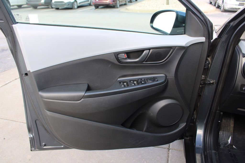 Used 2021 Hyundai Kona SEL w/ Cargo Package image 19