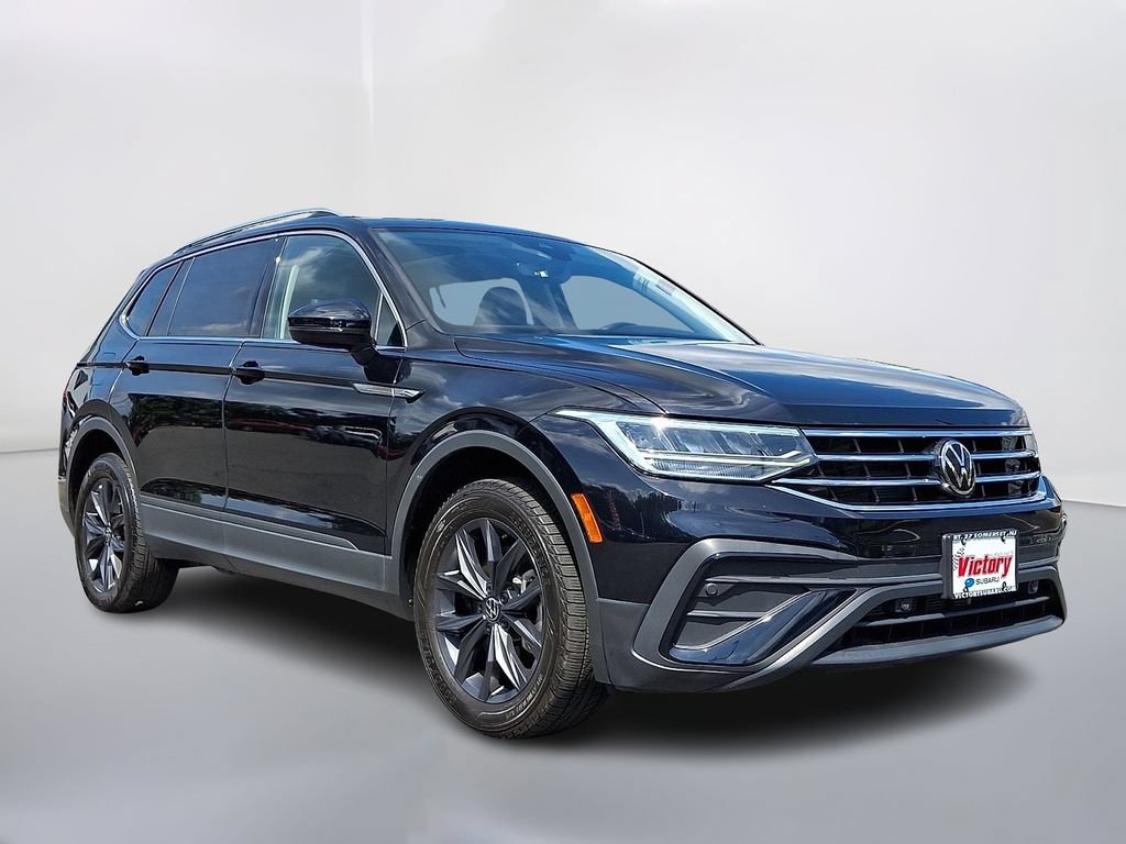 Used 2022 Volkswagen Tiguan SE AWD/4WD image 1