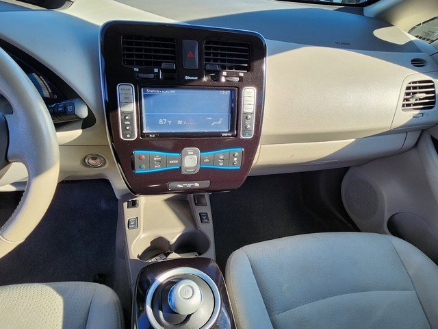 Used 2014 Nissan Leaf SV image 15