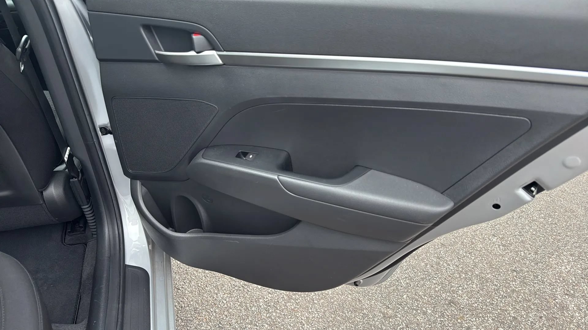 Used 2020 Hyundai Elantra SE w/ Cargo Package (C1) FWD image 13