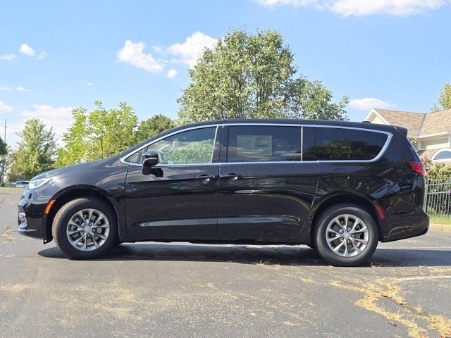 New 2026 Chrysler Pacifica Select image 23