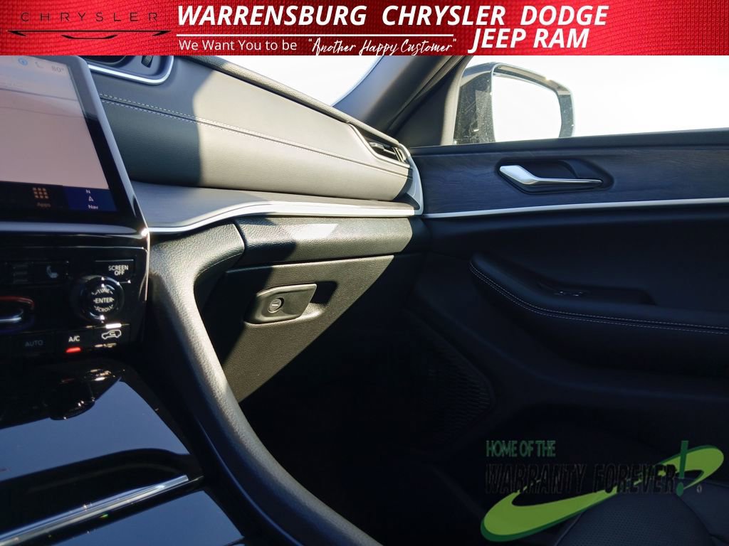 New 2025 Jeep Grand Cherokee L Limited w/ Luxury Tech Group II AWD/4WD image 28