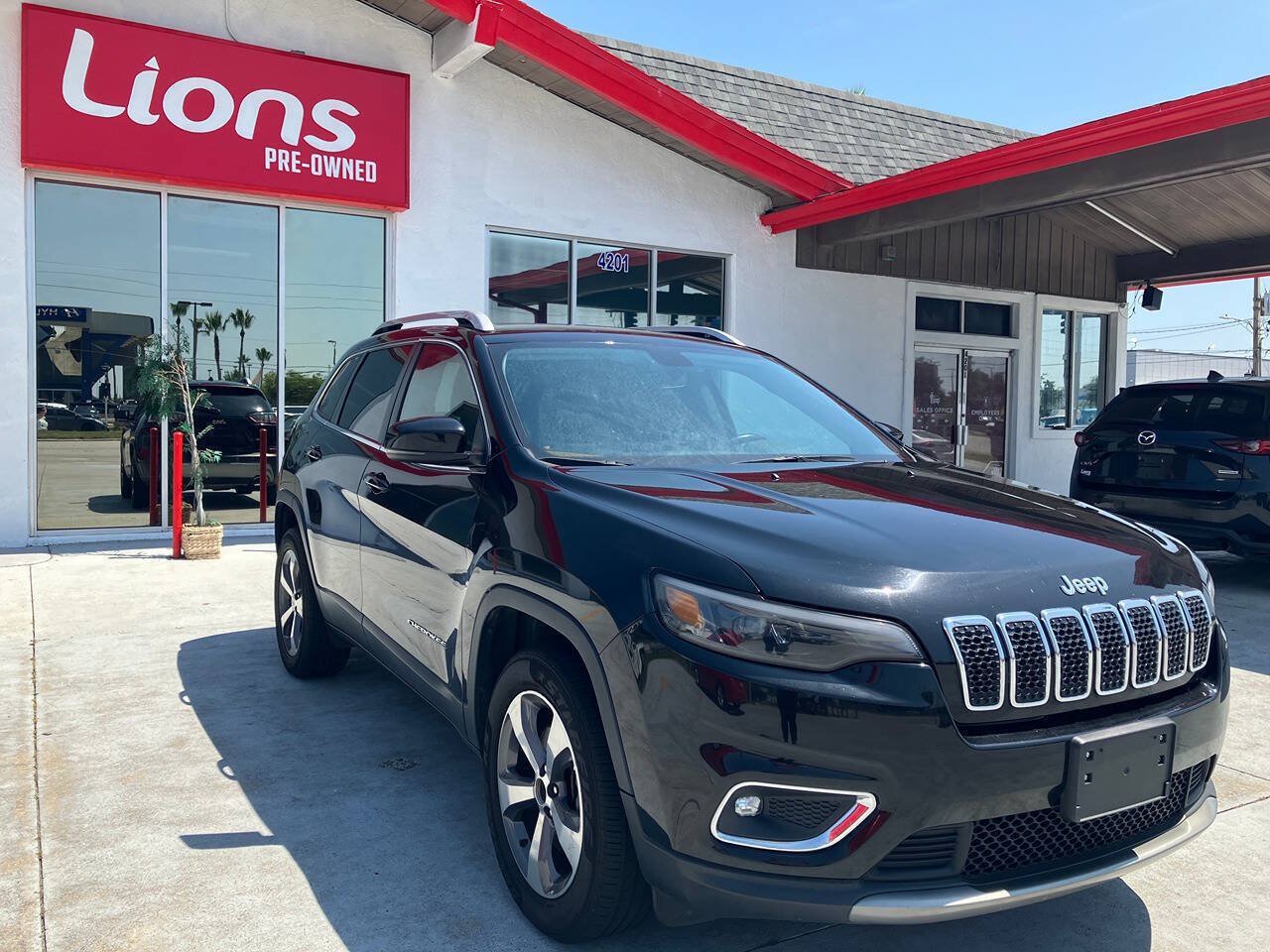 Used 2019 Jeep Cherokee Limited AWD/4WD image 12