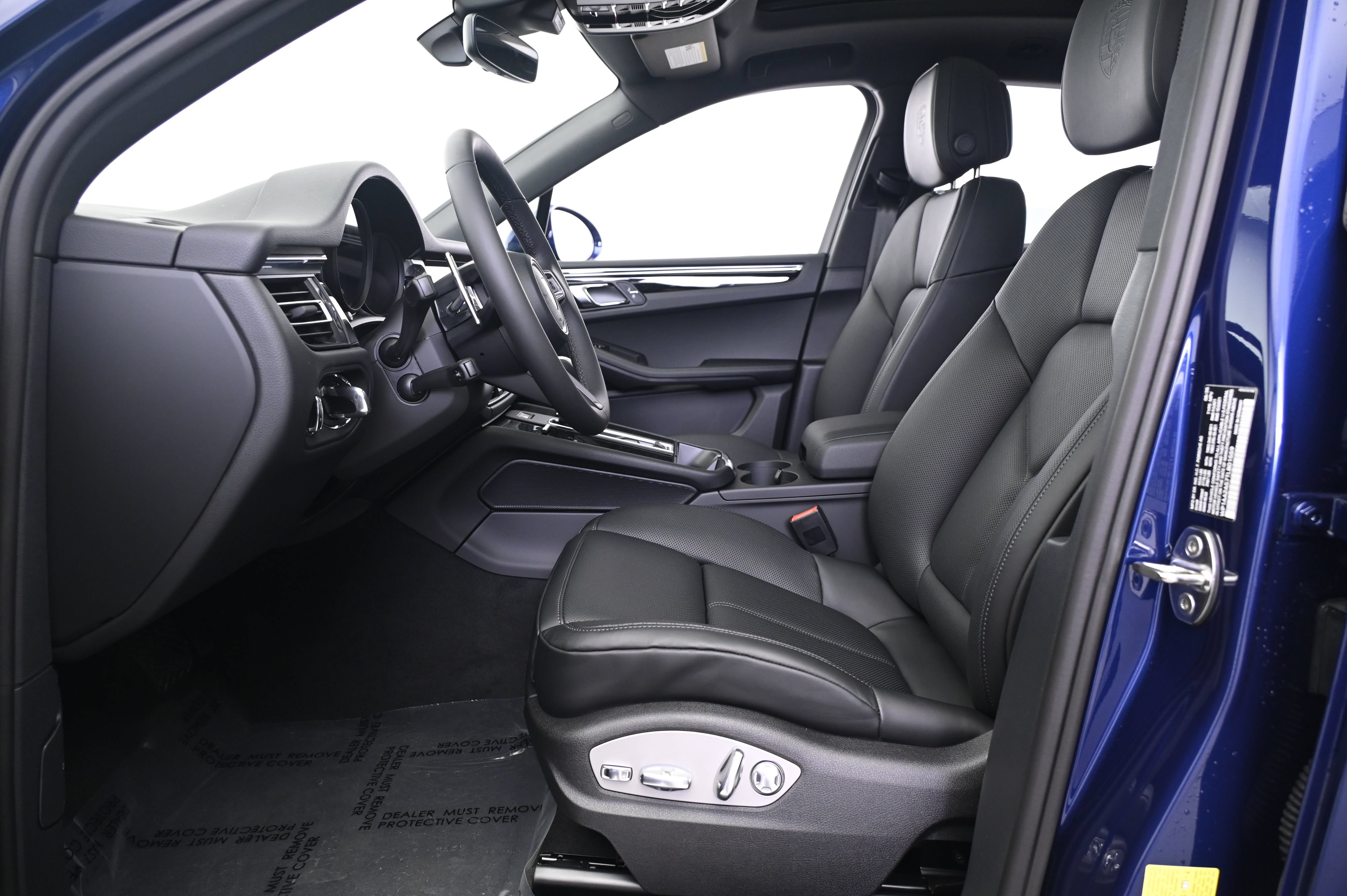 Certified 2026 Porsche Macan AWD/4WD image 29