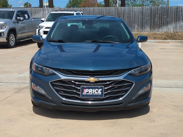 Used 2025 Chevrolet Malibu LT FWD image 2