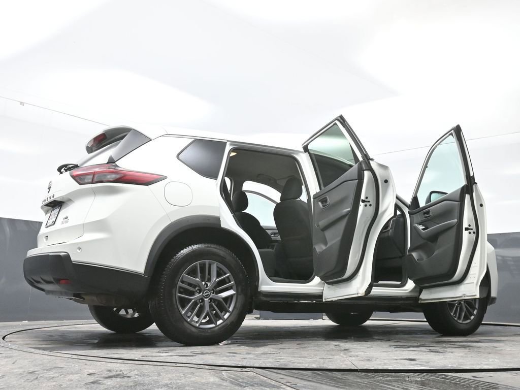 Used 2024 Nissan Rogue S image 70