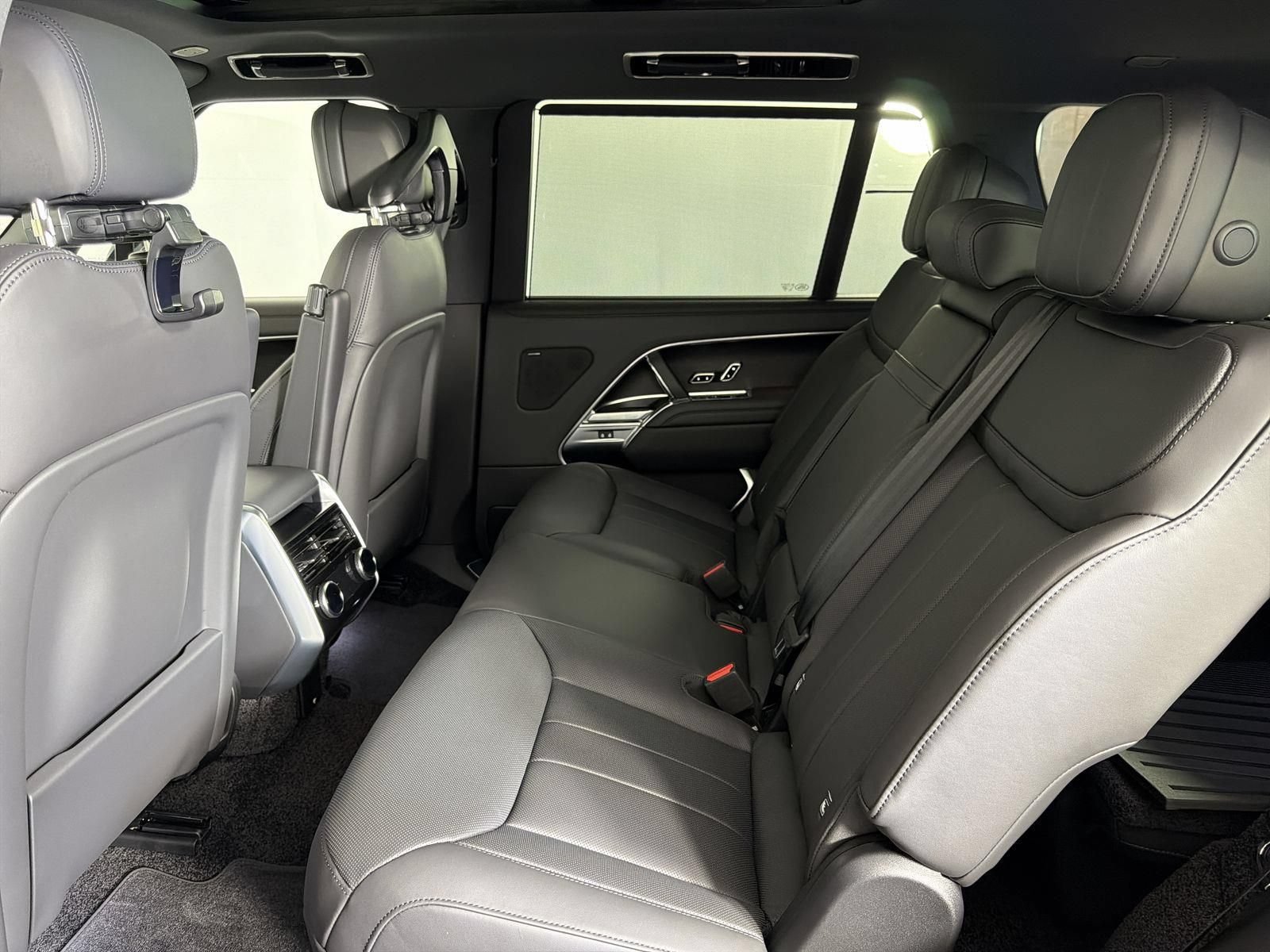 New 2026 Land Rover Range Rover Long Wheelbase SE AWD/4WD image 27