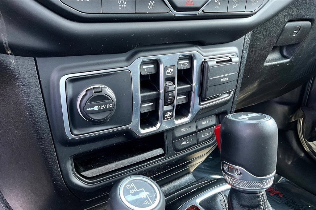 Used 2018 Jeep Wrangler Unlimited Sahara AWD/4WD image 18