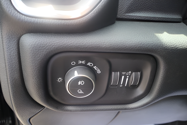 New 2026 RAM 3500 Laramie AWD/4WD image 20