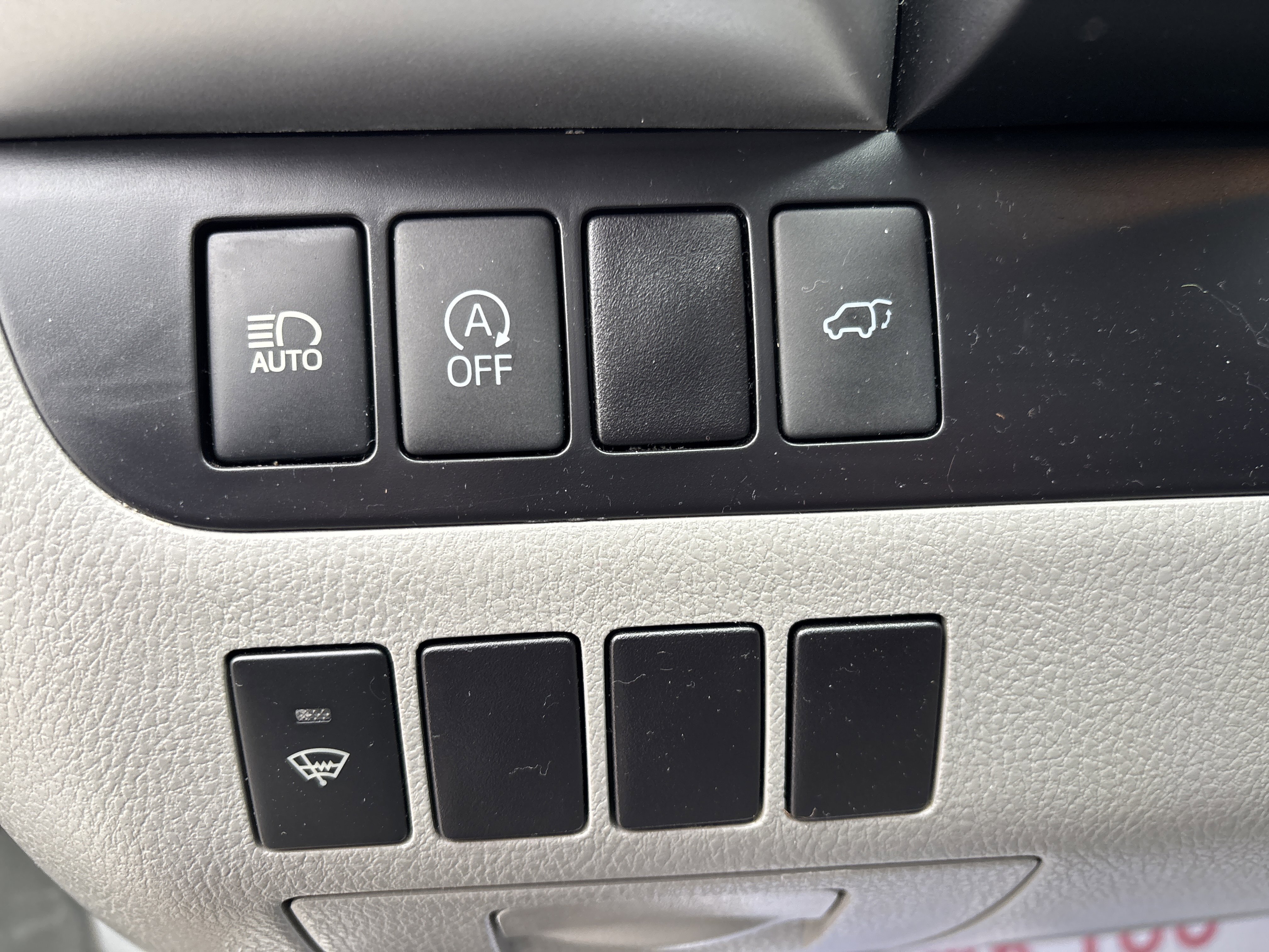 Used 2018 Toyota Highlander XLE image 18