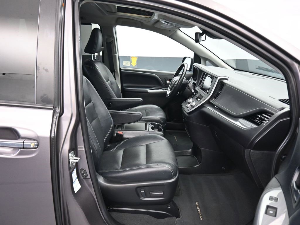 Used 2020 Toyota Sienna SE Premium image 54