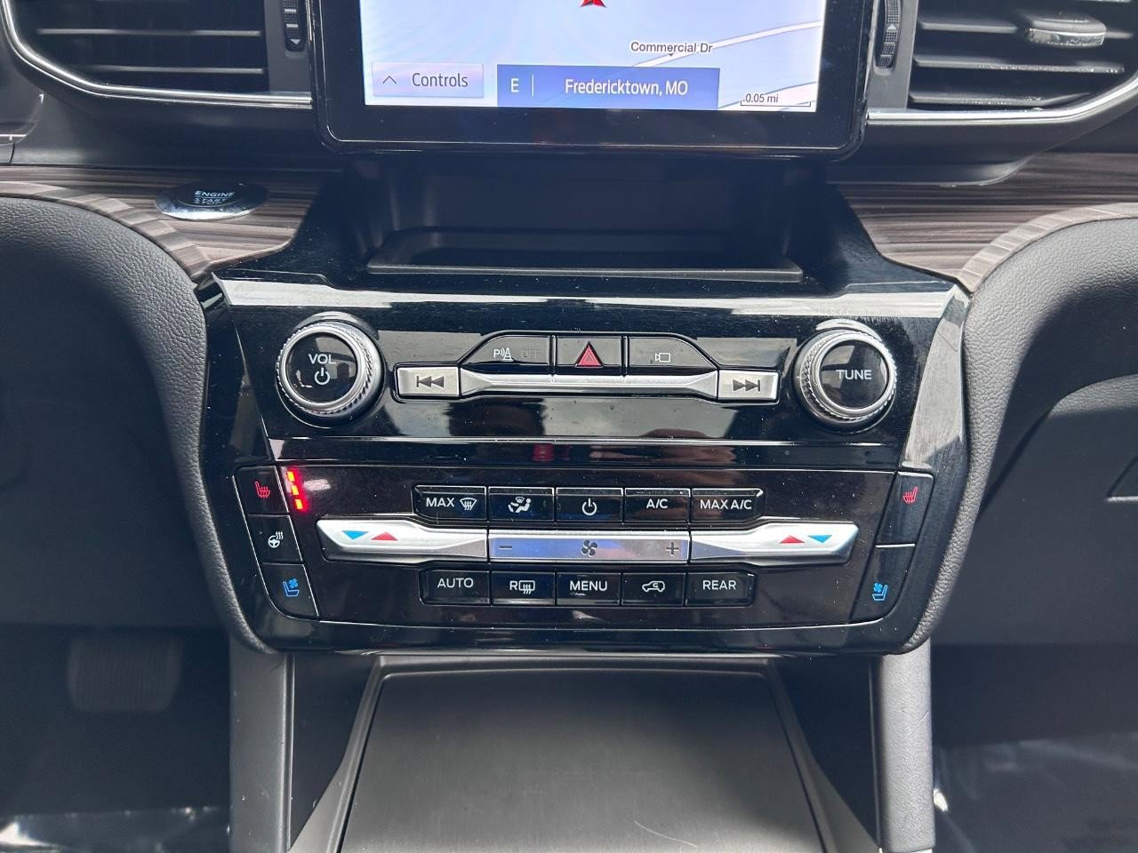 Used 2022 Ford Explorer Limited image 19