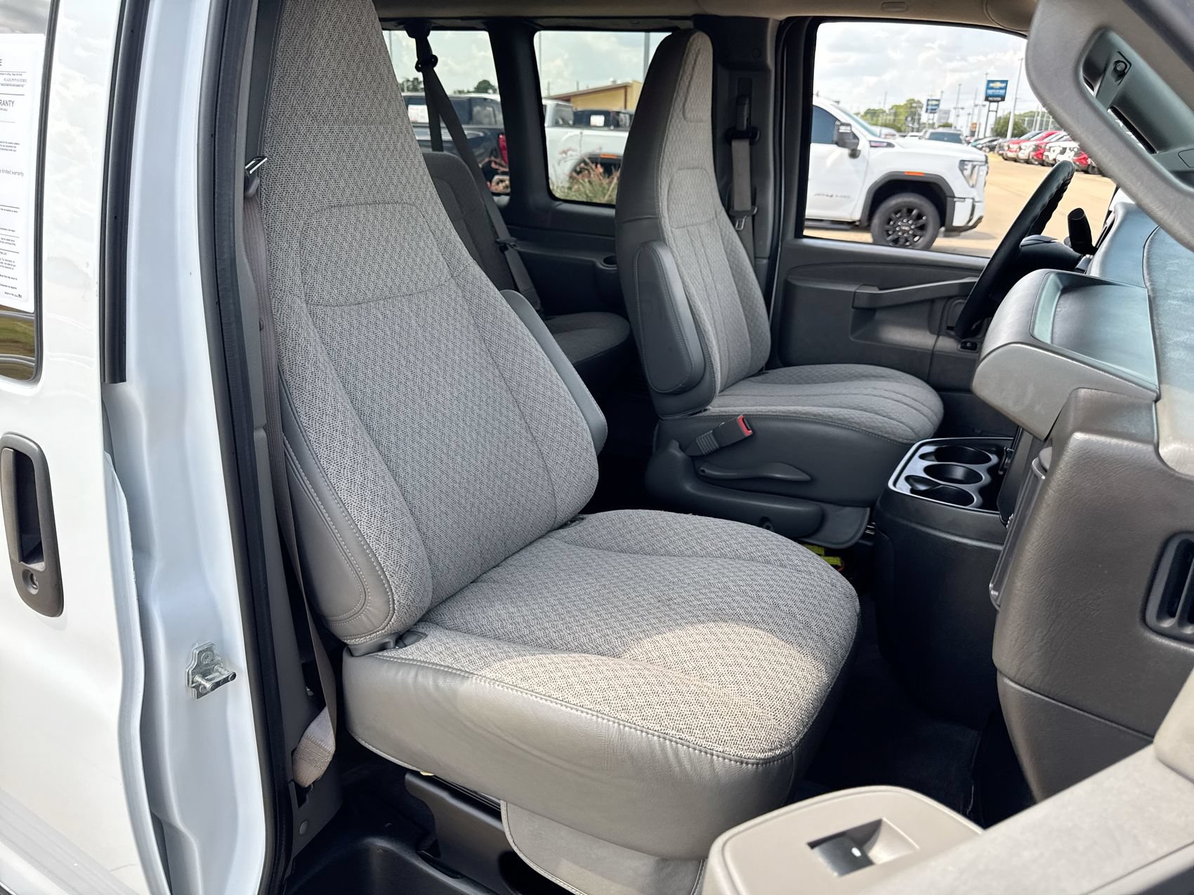 Used 2025 Chevrolet Express 3500 LT w/ LT Preferred Equipment Group RWD image 24
