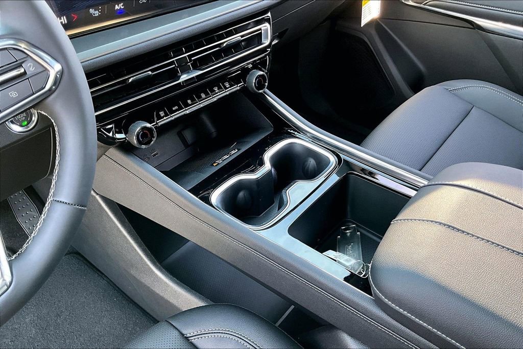 New 2026 Chevrolet Traverse LT w/ Midnight/Sport Edition image 8