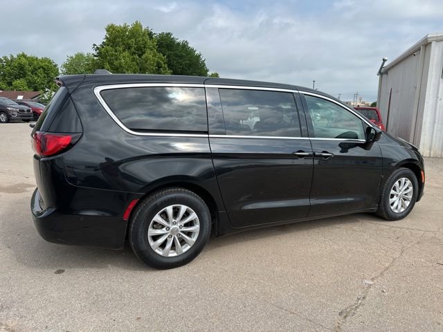 Used 2019 Chrysler Pacifica Touring Plus w/ Advanced Safetytec Group FWD image 21