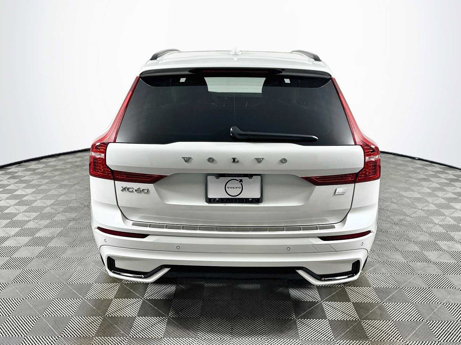 Used 2024 Volvo XC60 T8 Plus w/ Protection Package Premier AWD/4WD image 6