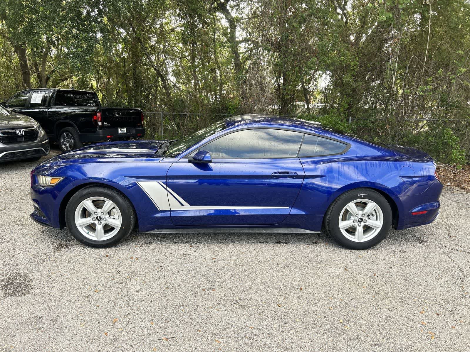Used 2016 Ford Mustang Coupe RWD image 4
