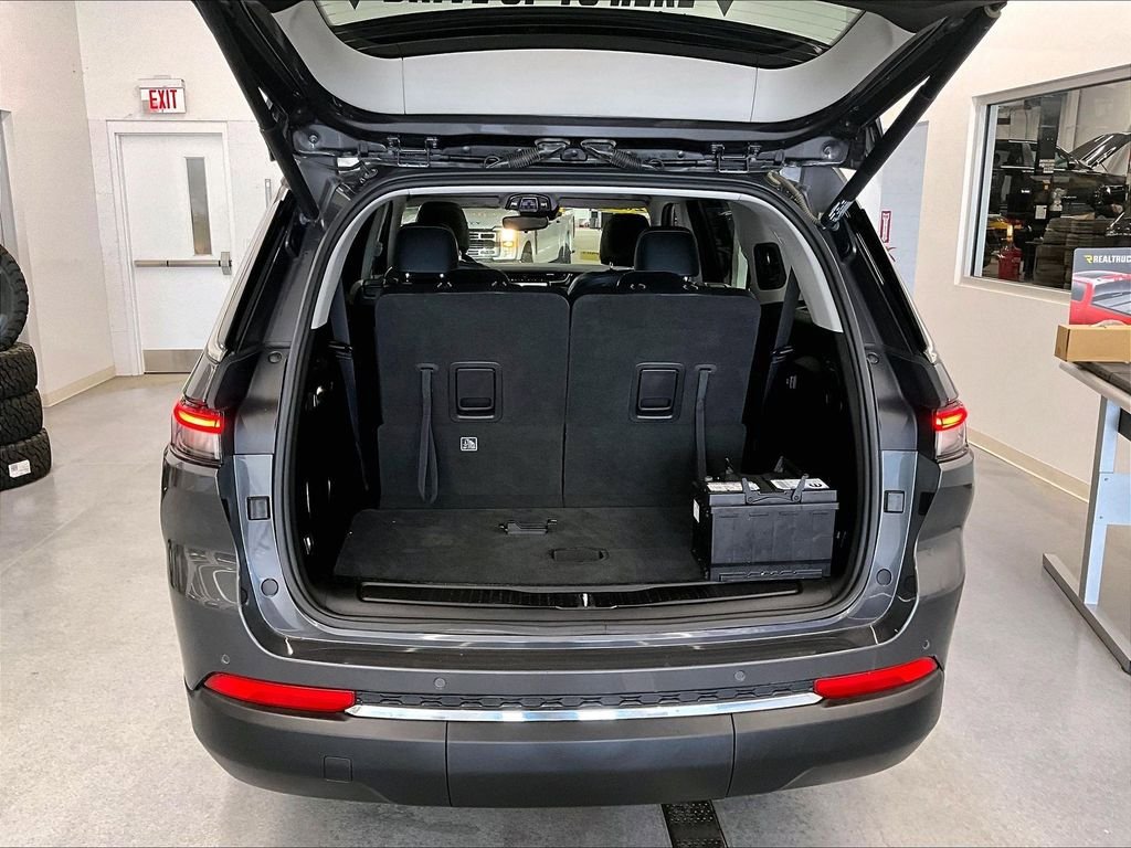 Used 2022 Jeep Grand Cherokee L Limited AWD/4WD image 36