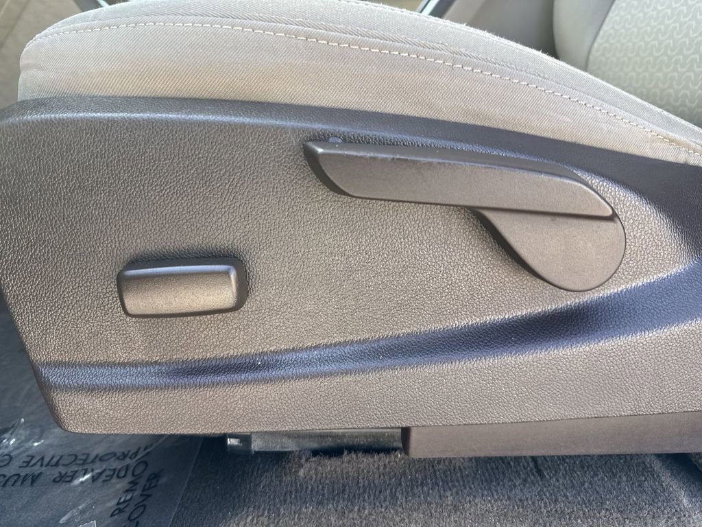 Used 2017 GMC Canyon SLE w/ SLE Convenience Package image 12