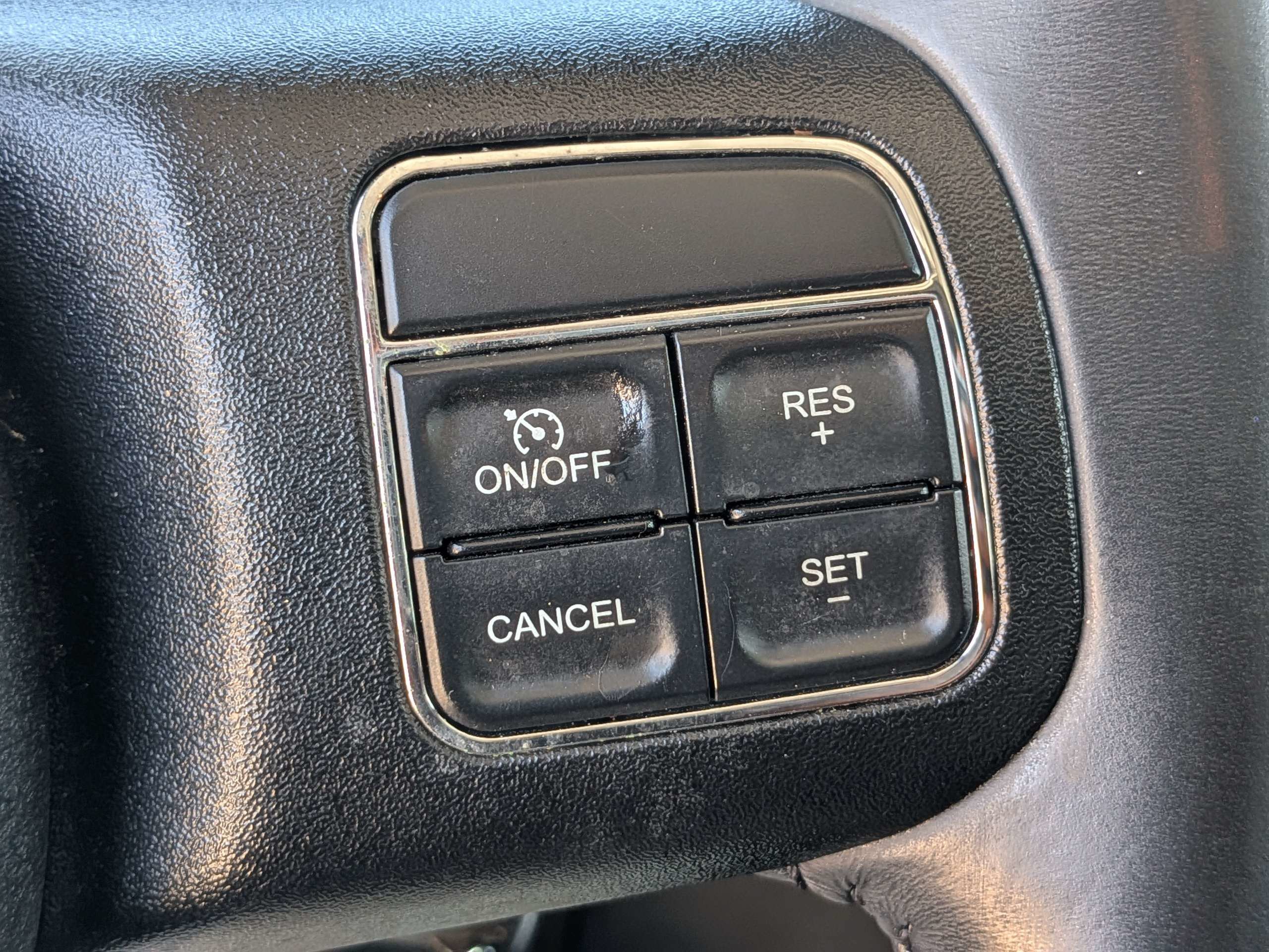 Used 2017 Jeep Wrangler Unlimited Sahara w/ Connectivity Group AWD/4WD image 24