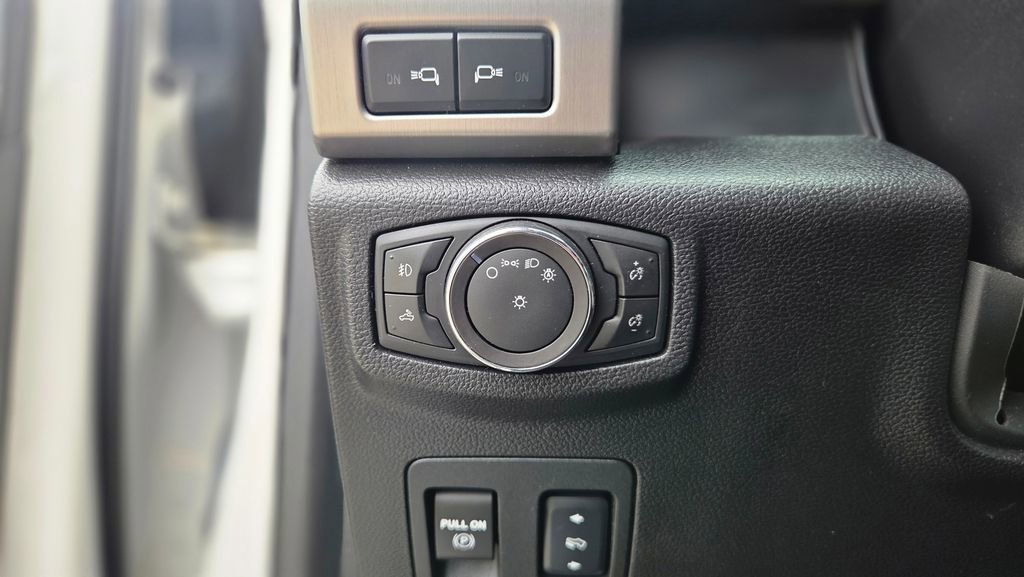 Used 2018 Ford F150 Platinum w/ Technology Package AWD/4WD image 19