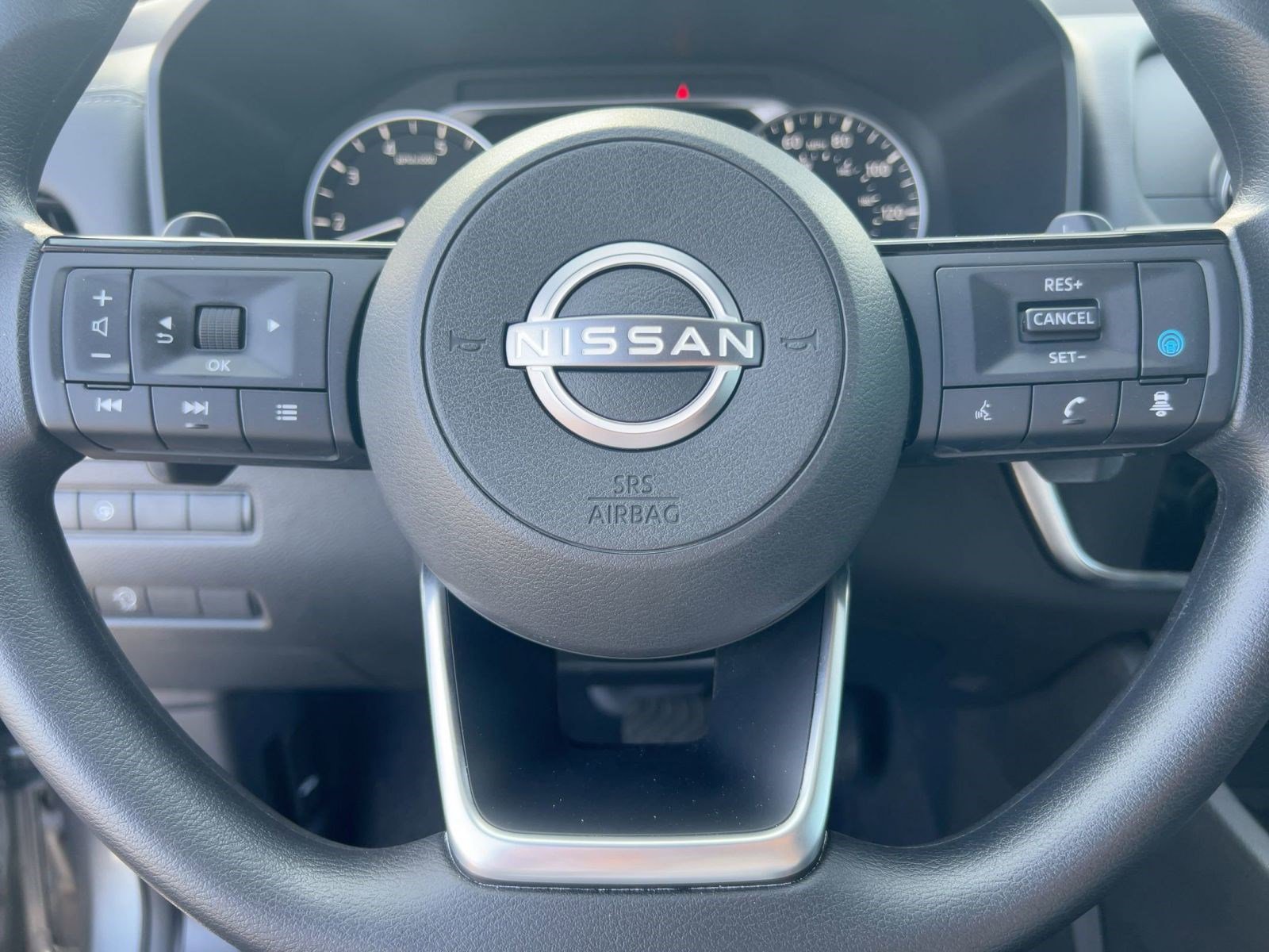 Used 2023 Nissan Rogue SV image 16