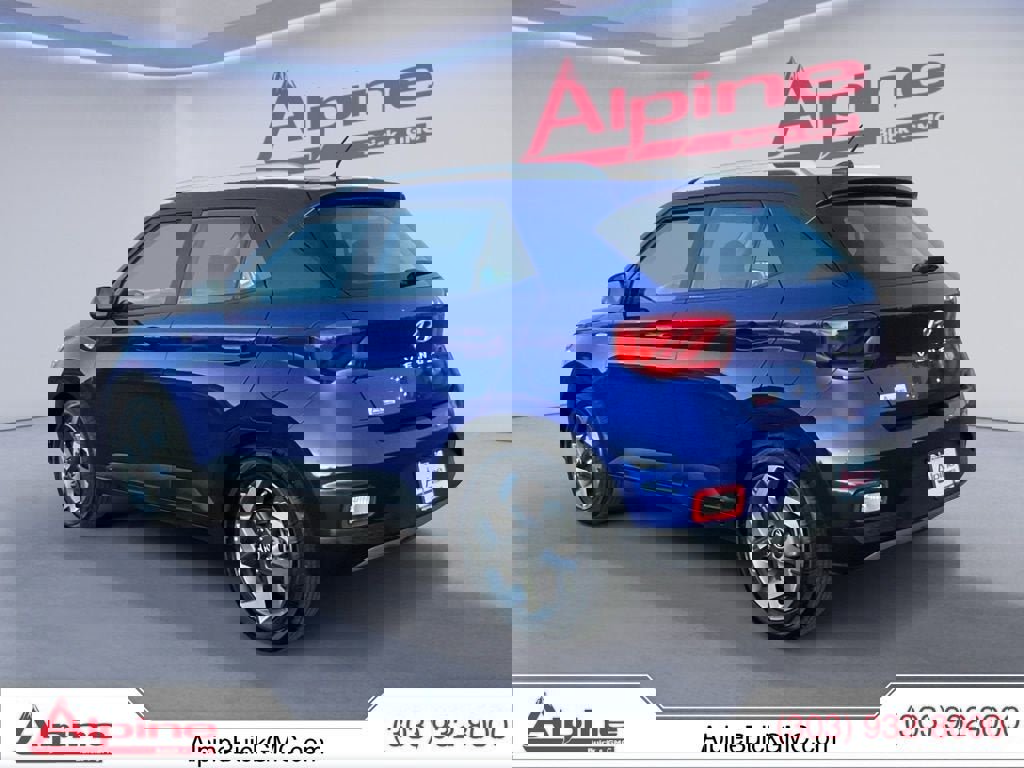 Used 2025 Hyundai Venue SEL image 3