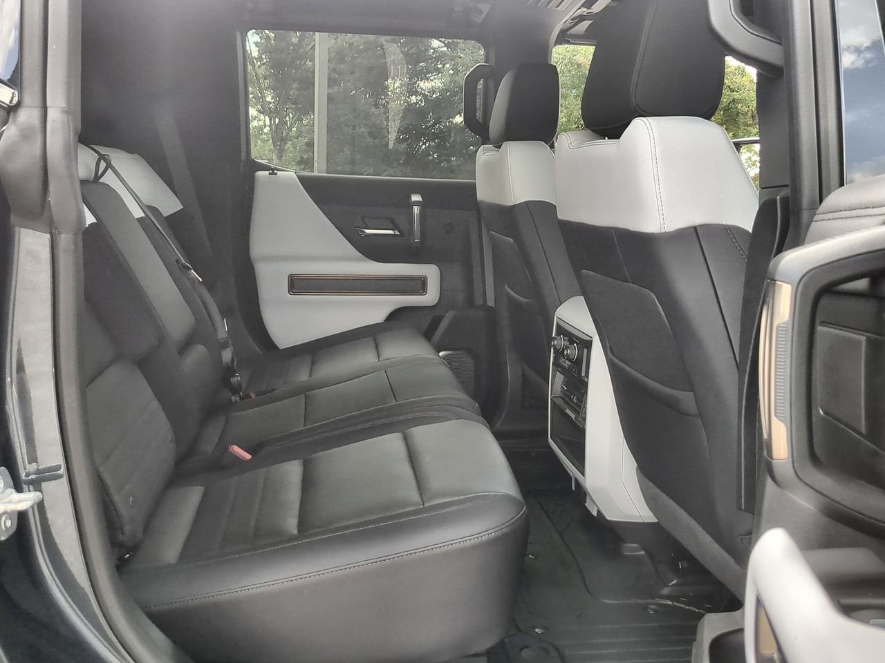 Used 2025 GMC Hummer EV 2X image 28