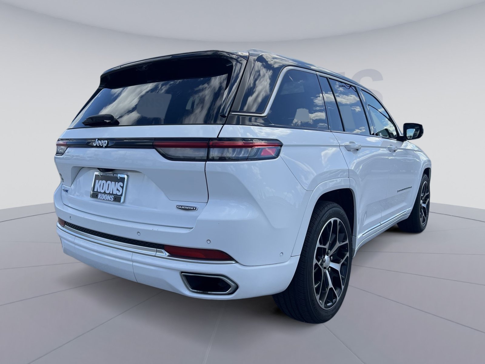 Used 2023 Jeep Grand Cherokee Summit AWD/4WD image 7