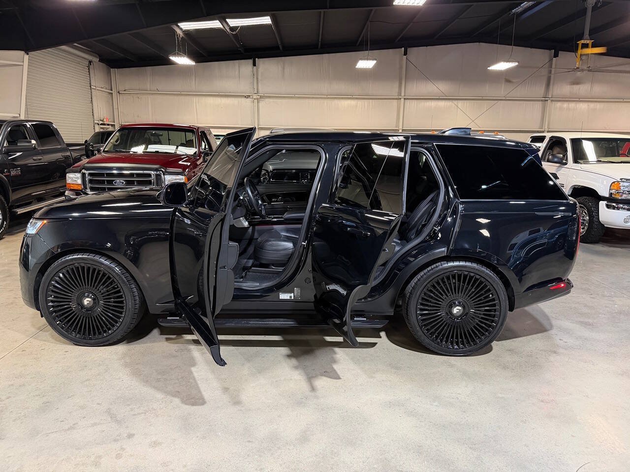 Used 2023 Land Rover Range Rover SE AWD/4WD image 23