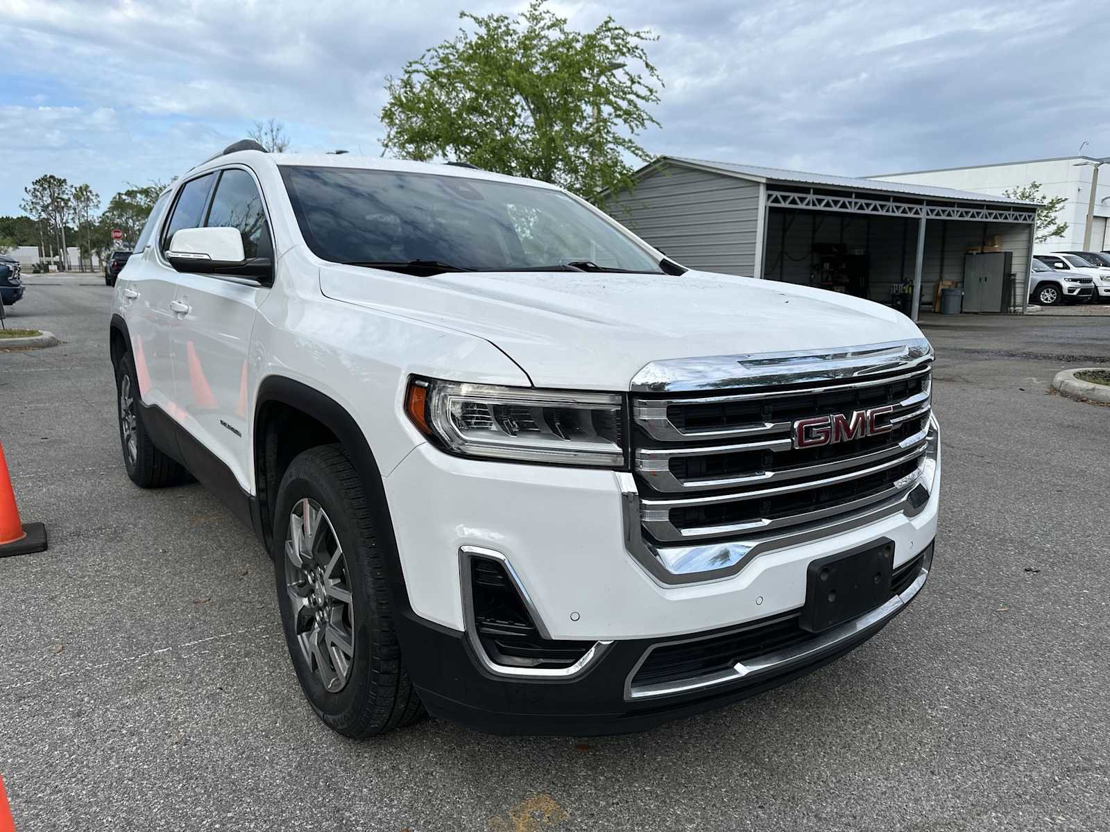 Used 2022 GMC Acadia SLE w/ Driver Convenience Package image 8