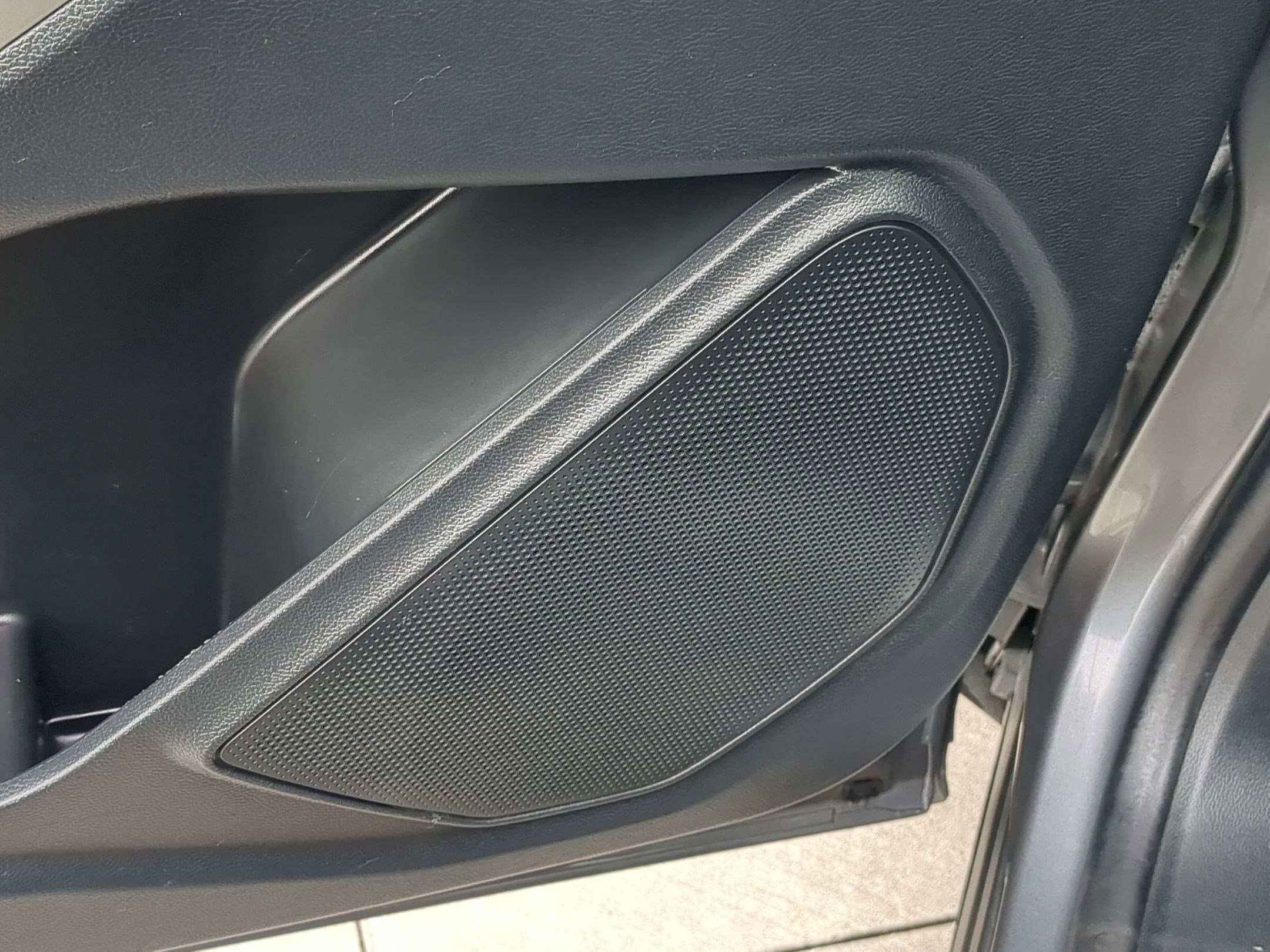 Used 2021 Ford Explorer Limited w/ Hybrid Equipment Group 310A image 15