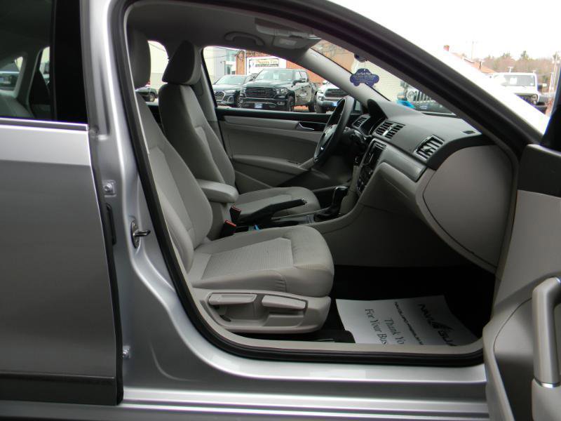 Used 2017 Volkswagen Passat 1.8T S image 15