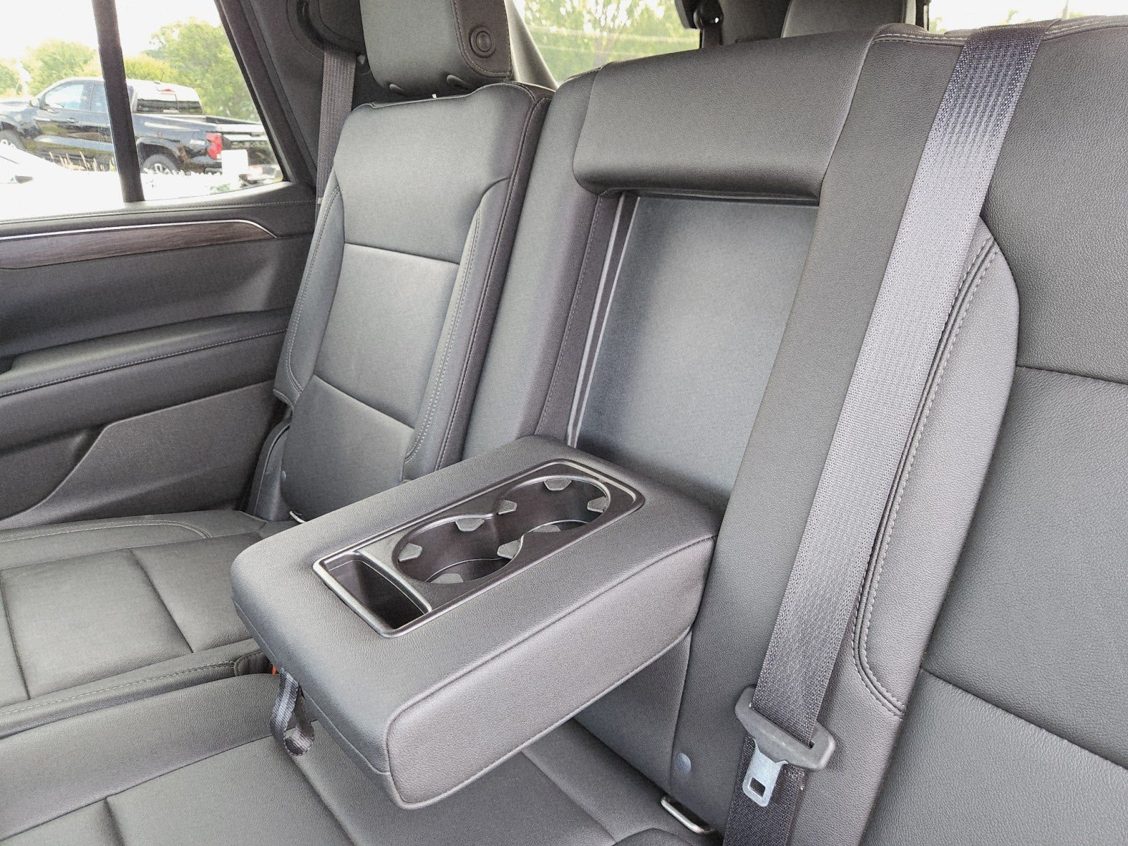 Used 2022 Chevrolet Tahoe LT w/ Luxury Package AWD/4WD image 28