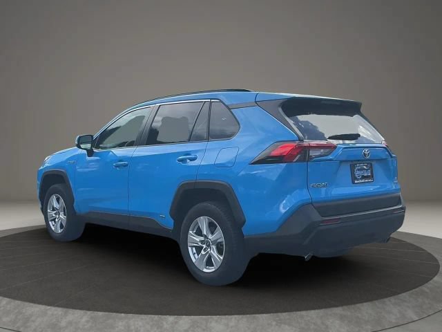 Used 2021 Toyota RAV4 LE AWD/4WD image 3