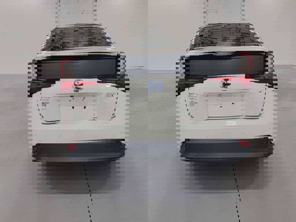 Used 2020 Toyota Prius LE image 7