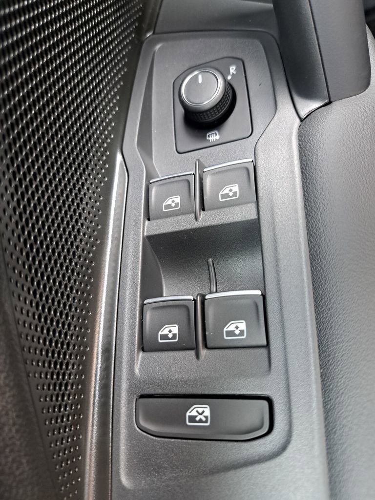 New 2026 Volkswagen Tiguan SE image 18