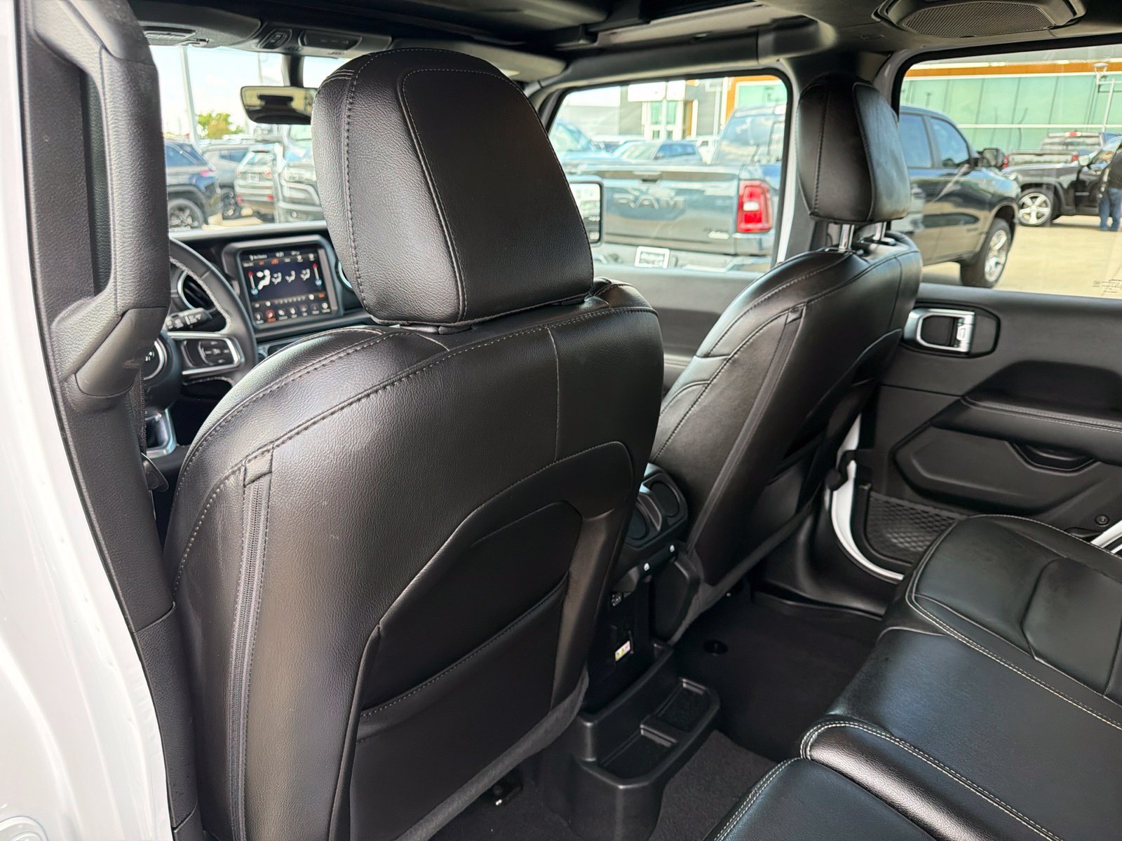 Used 2023 Jeep Wrangler Unlimited Sahara w/ Safety Group AWD/4WD image 16