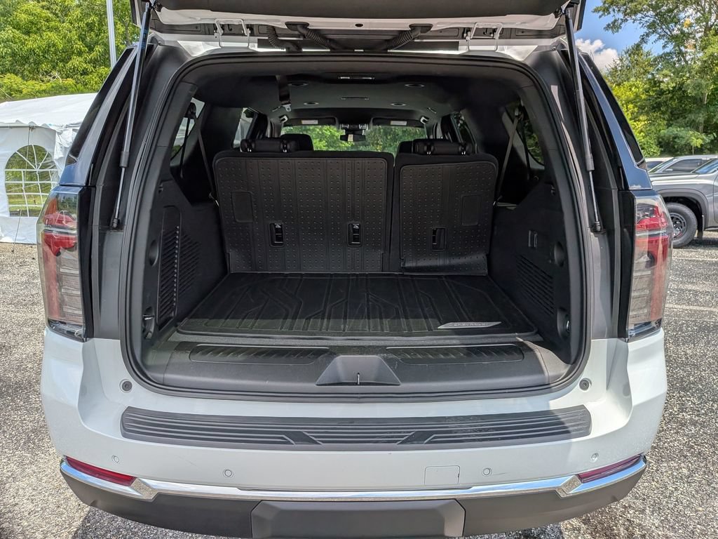 Used 2026 Chevrolet Suburban LS RWD image 29