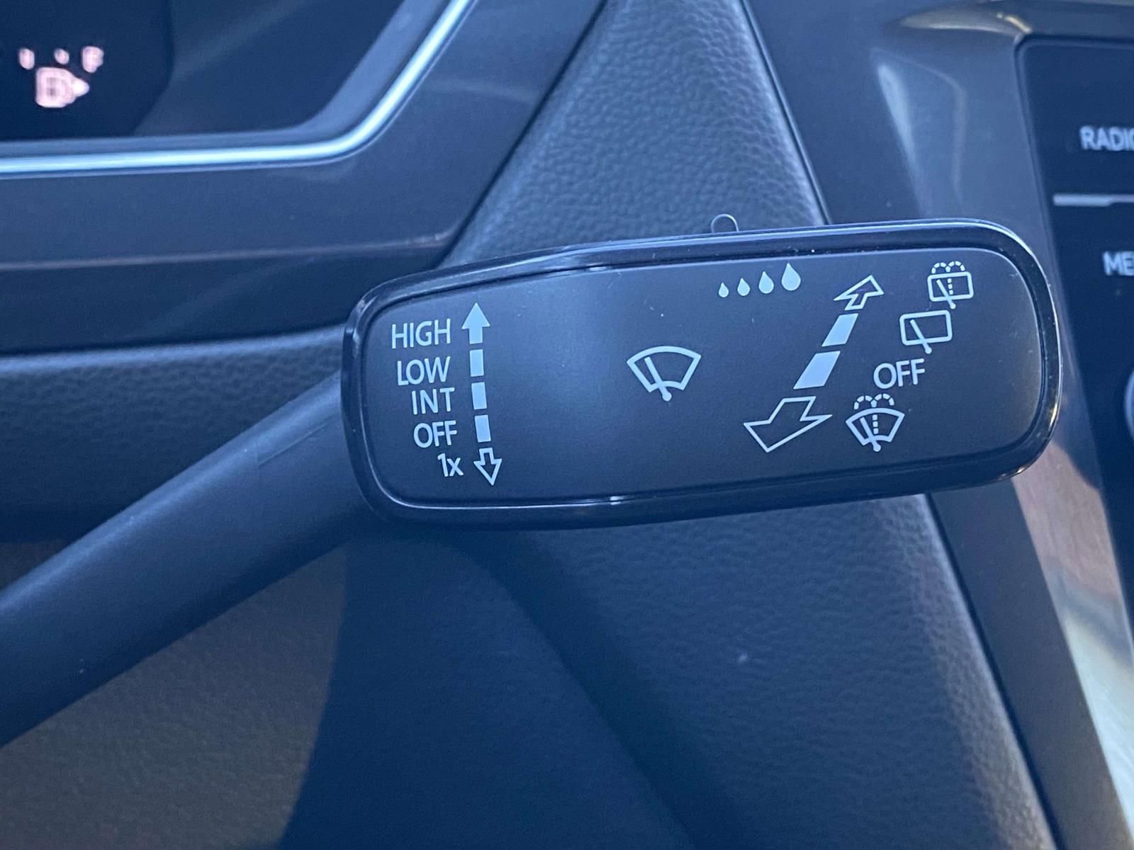 Used 2024 Volkswagen Tiguan SE image 23