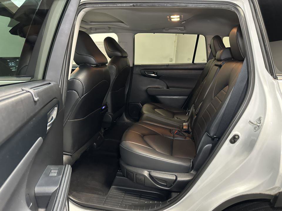 Certified 2022 Toyota Highlander XLE image 32