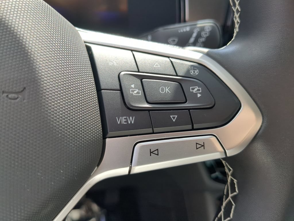 Certified 2025 Volkswagen Taos S FWD image 25