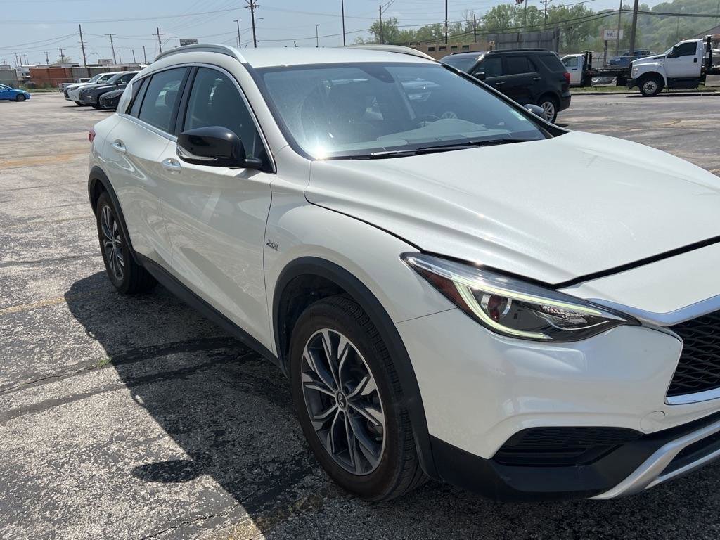 Used 2018 INFINITI QX30 Premium w/ Cargo Package image 3