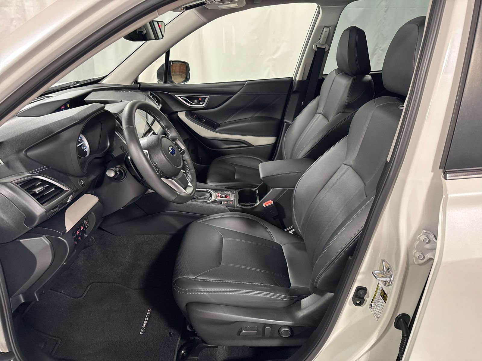 Used 2023 Subaru Forester Limited AWD/4WD image 3