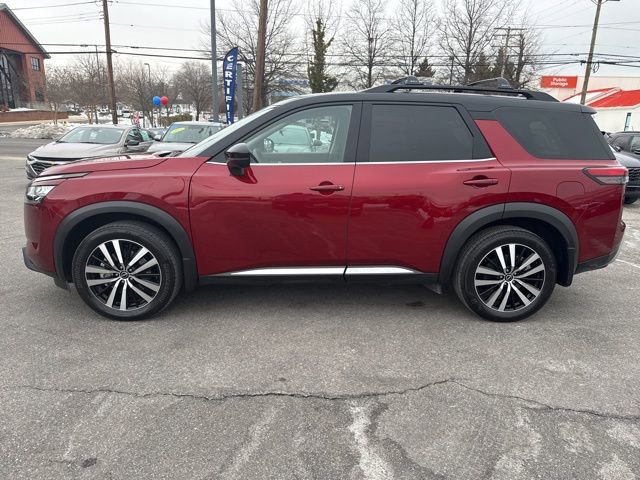 Used 2024 Nissan Pathfinder Platinum w/ Black Appearance Package image 43