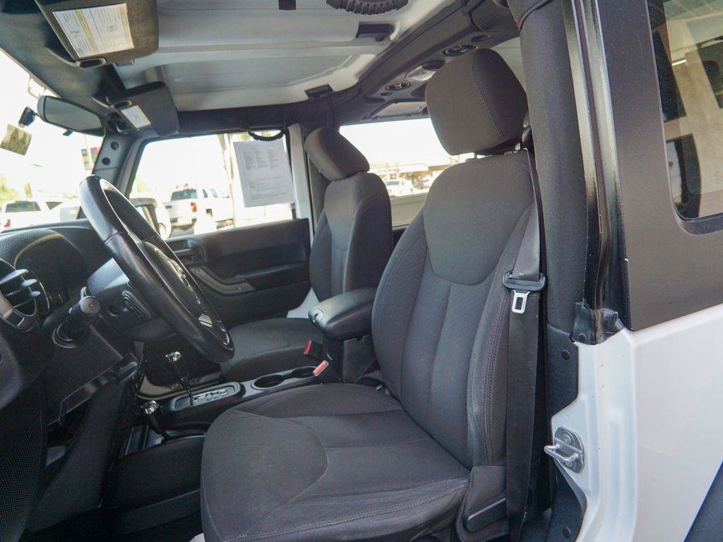 Used 2017 Jeep Wrangler Sport w/ Connectivity Group AWD/4WD image 13