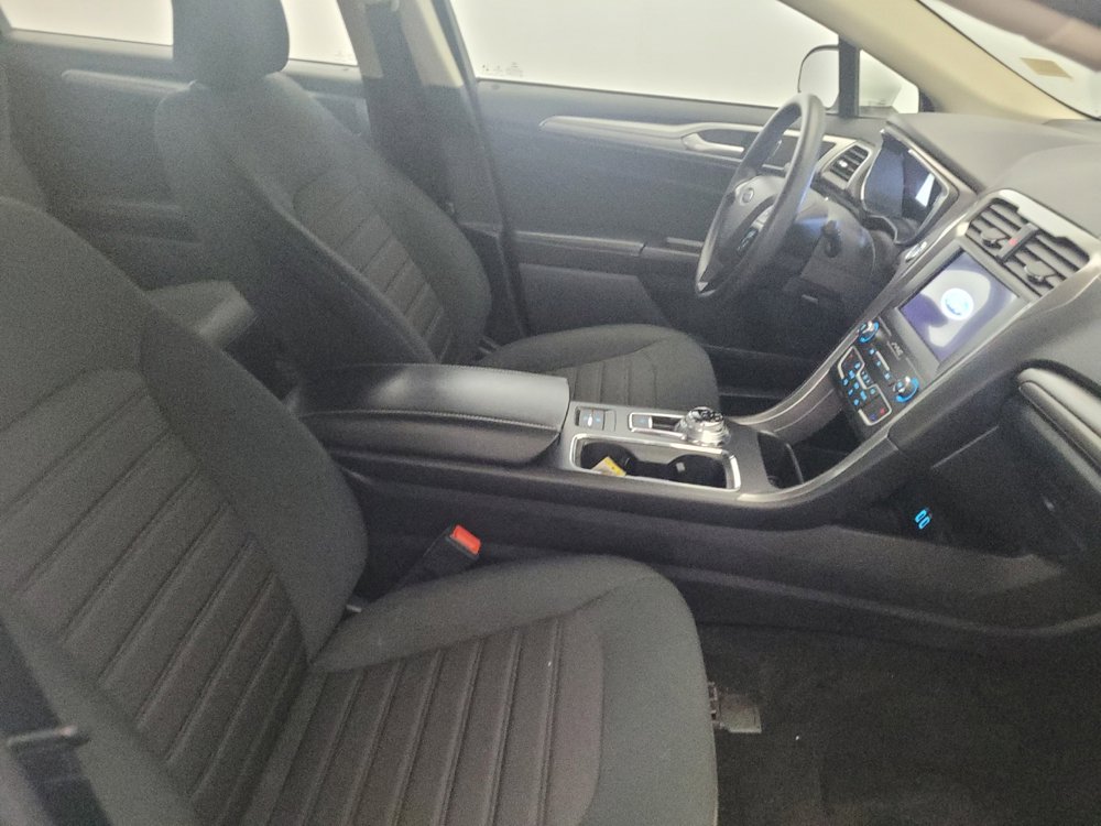 Used 2020 Ford Fusion SE image 21