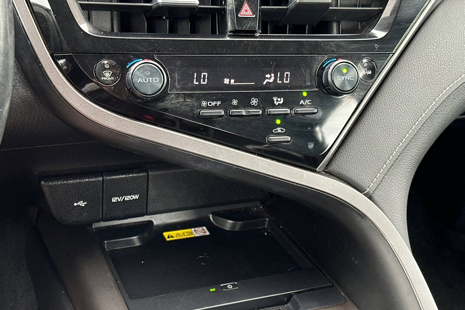 Used 2022 Toyota Camry XSE w/ Navigation Package FWD image 19